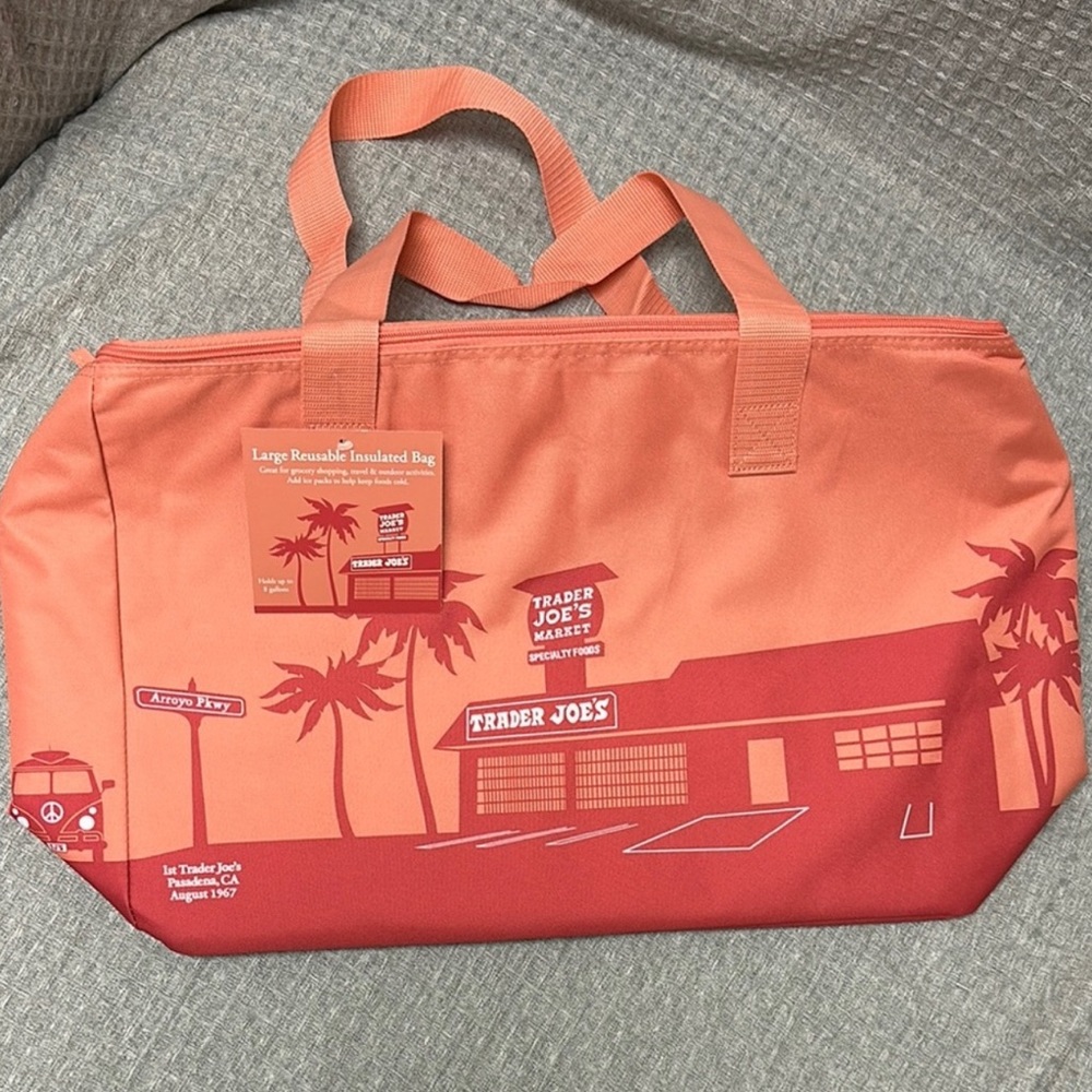 Trader Joe's Limited Edition Large Insulated Reusable Tote Bag***Peach***NWT